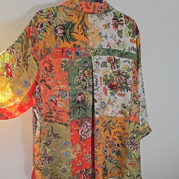 Rose & Olive Vibrant Floral Blouse - Picture 4 of 8